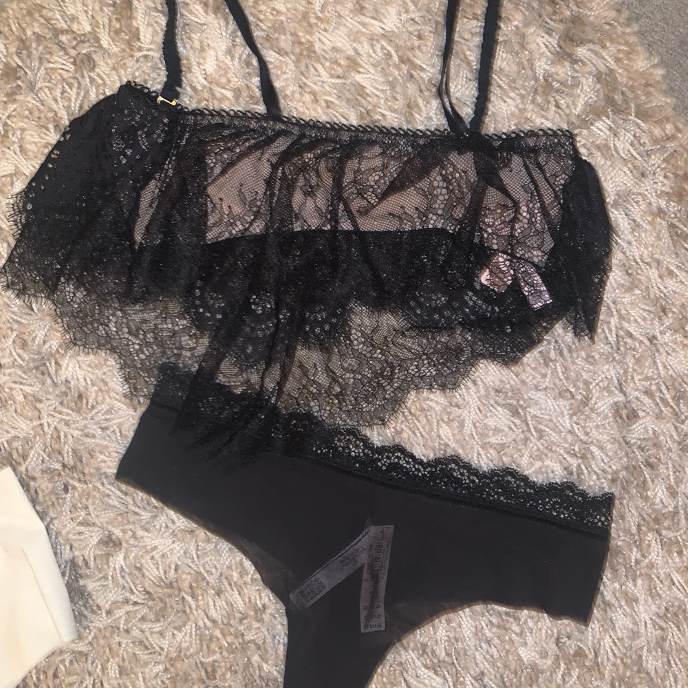 VICTORIA SECRET-NWT-Size small Victoria Secret bralettes. Black and Nude…